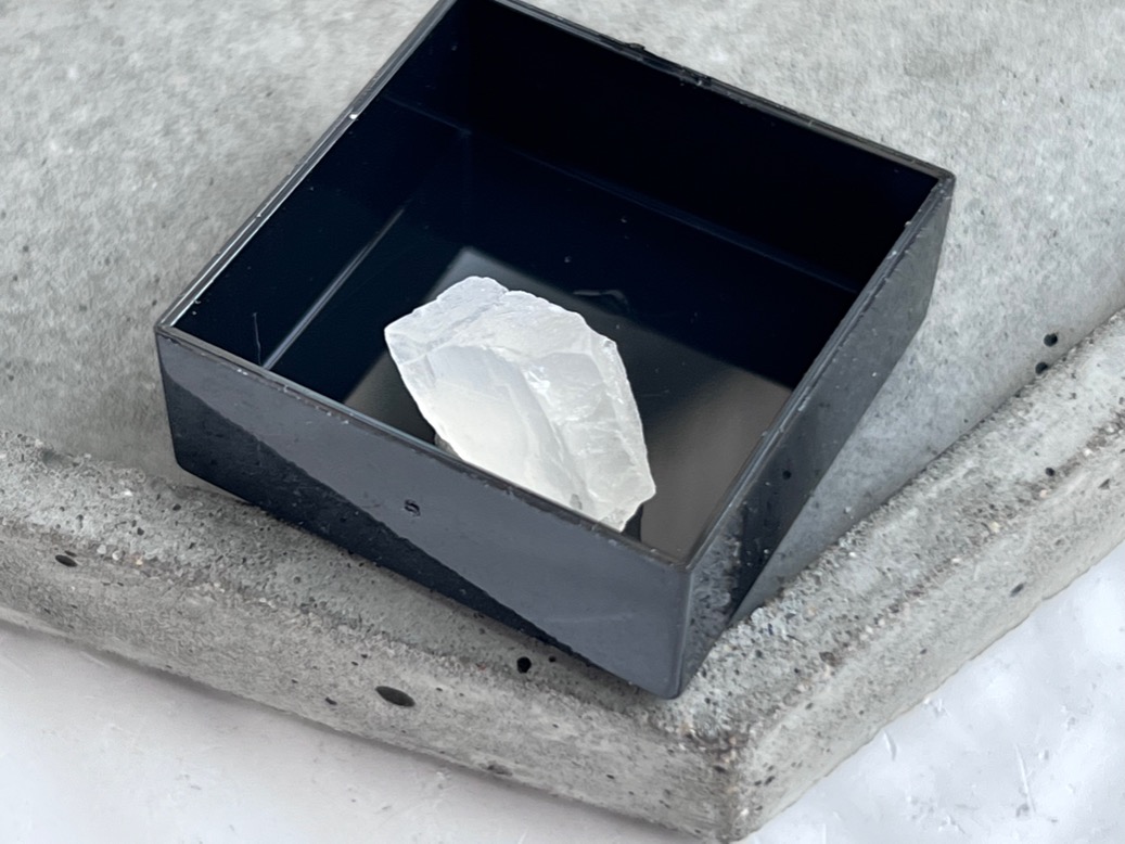 Образец лунного камня в пластиковом боксе OBM-0783, фото 4