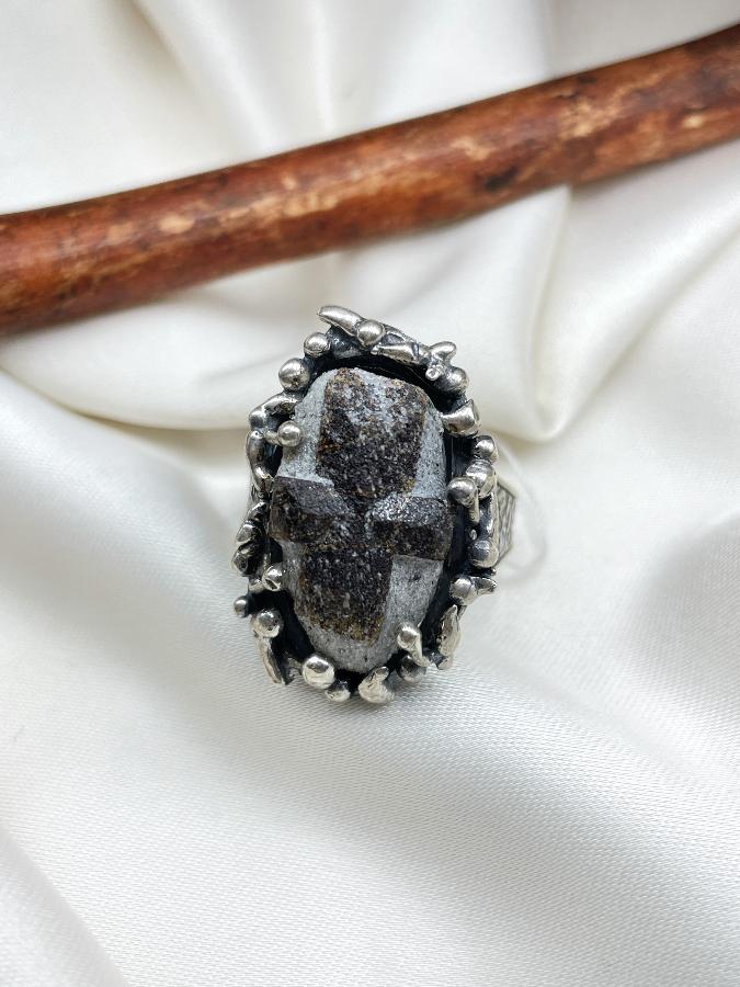 купить Кольцо из серебра с ставролитом,19,5 размер , фото 1