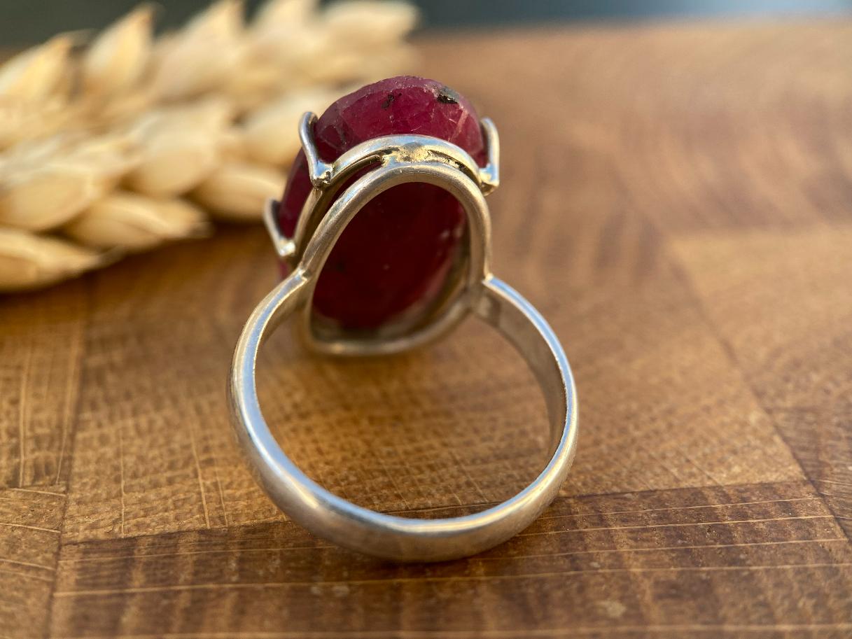 Купить Кольцо с рубином (красным корундом) 19,5 размер от магазина В Мире Самоцветов