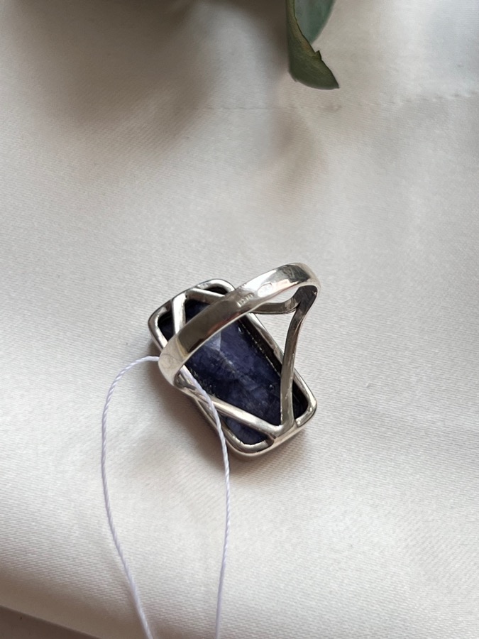 Кольцо из серебра с сапфиром (синий корунд) в огранке, 18,25 размер U-1188, фото 4