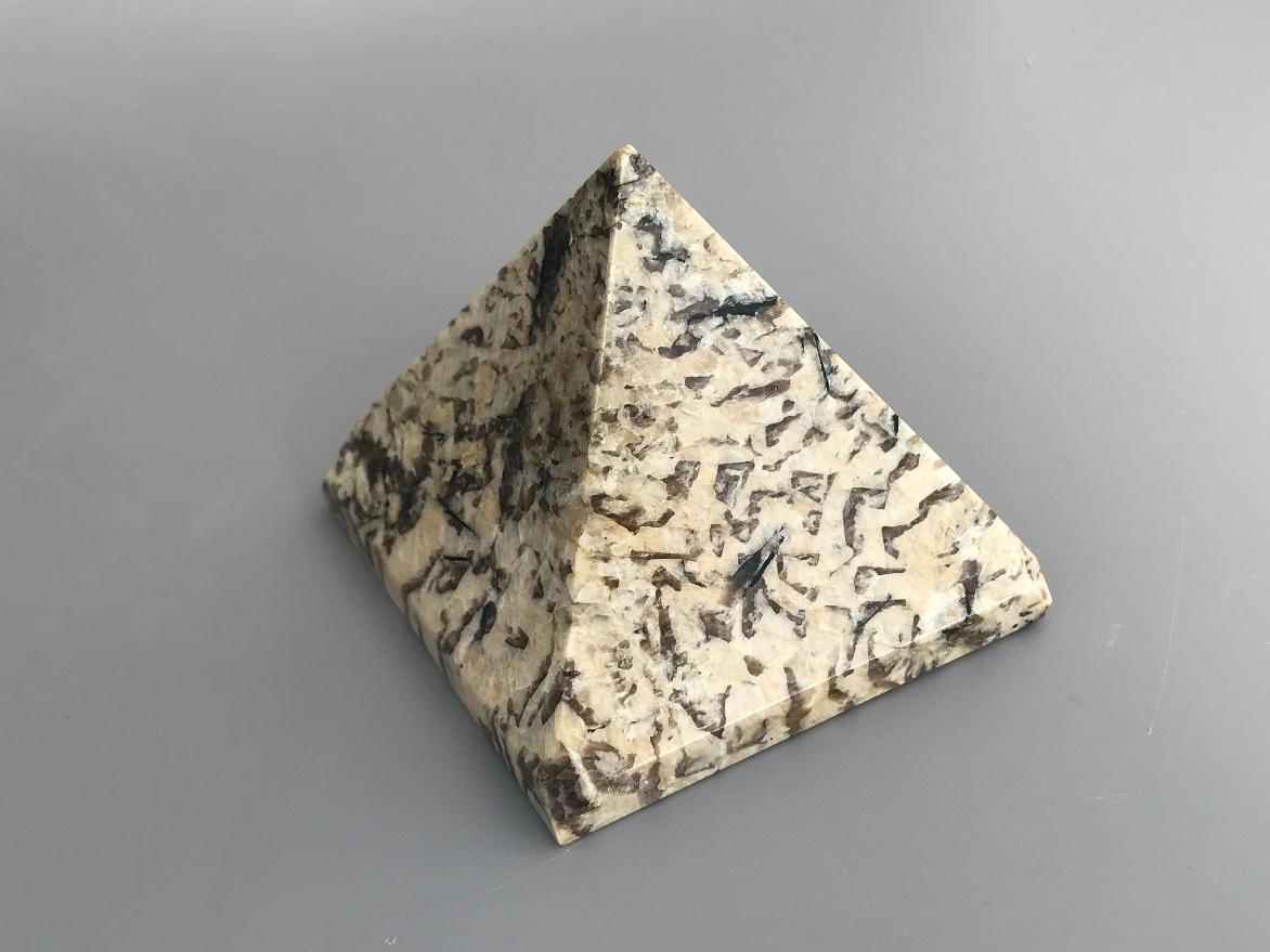 Пирамида из пегматита 5,4х6,1х6,1 см PR-0012, фото 2