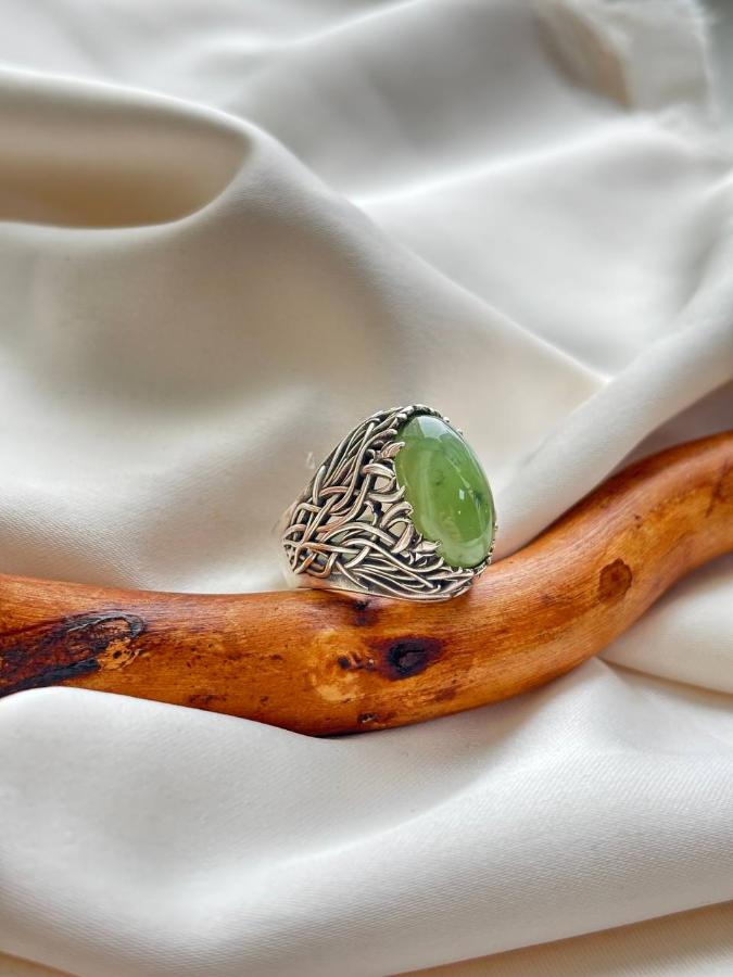 купить Кольцо из серебра с нефритом  , фото 1