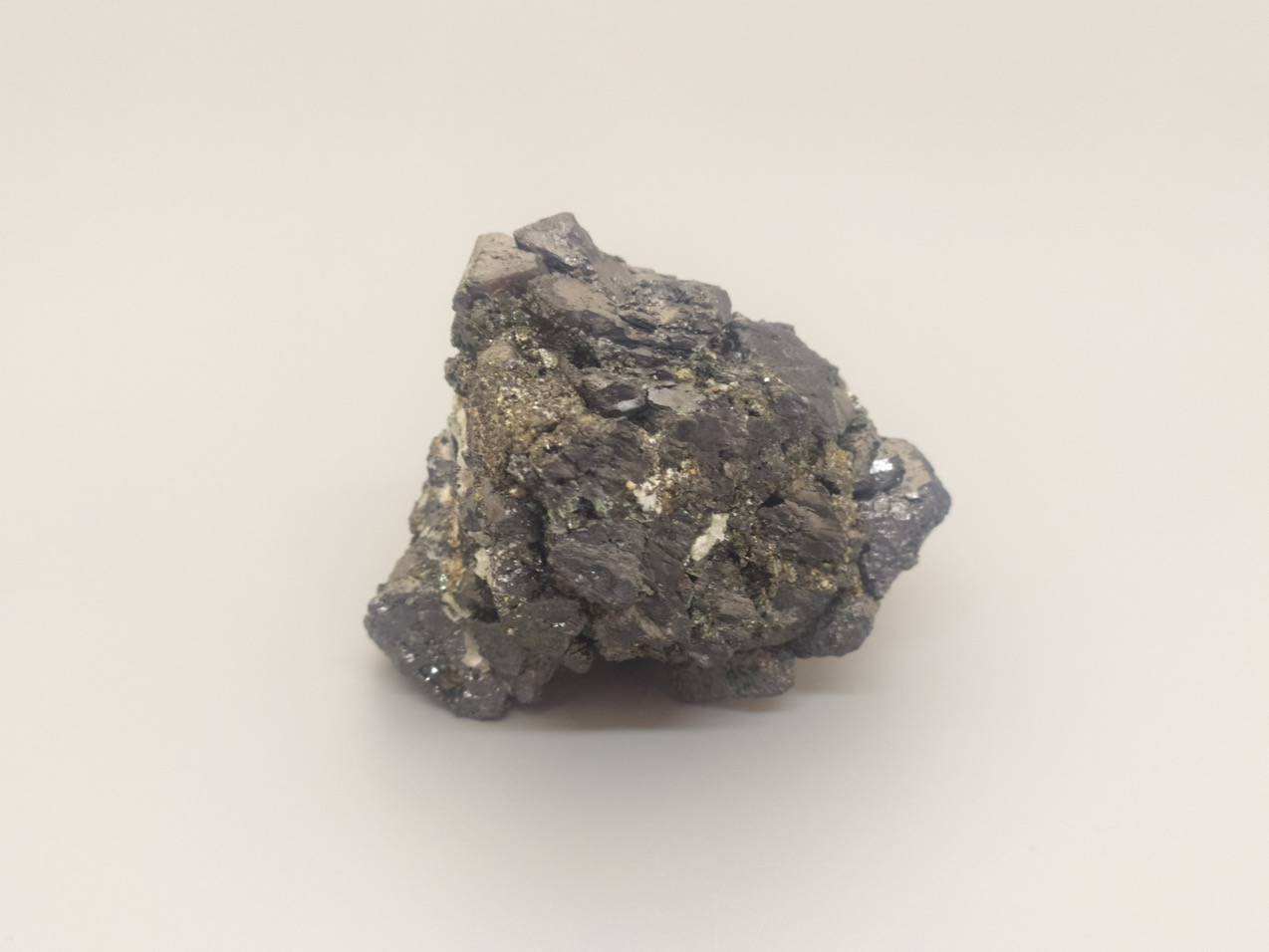 Магнетит, сросток кристаллов 6,4х6,8х7,0 см 2020065, фото 2