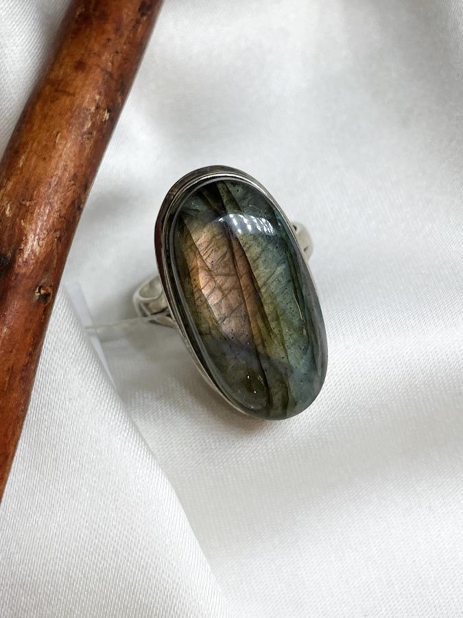 купить Кольцо из серебра с лабрадором,18 размер  , фото 4