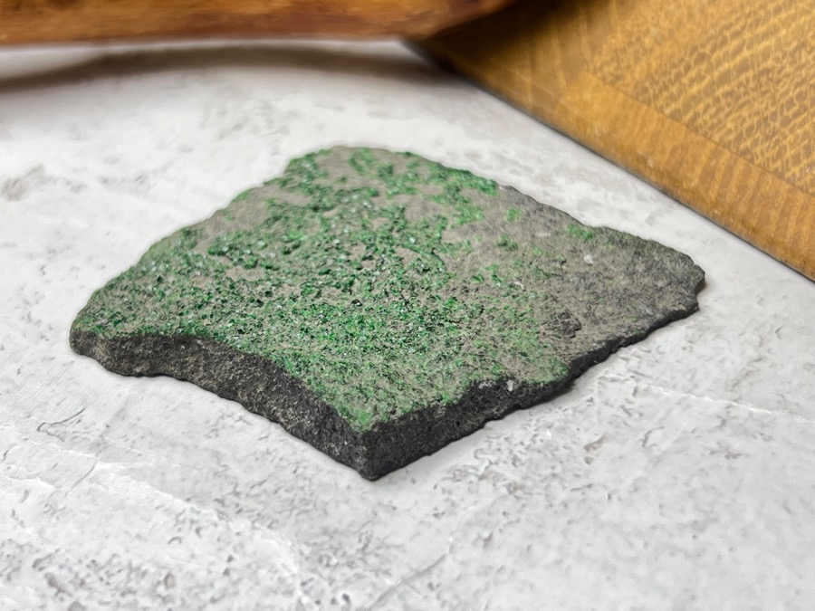 Уваровит (зелёный гранат), 0,6 х 4,5 х 4,9 см OBM-1422, фото 4