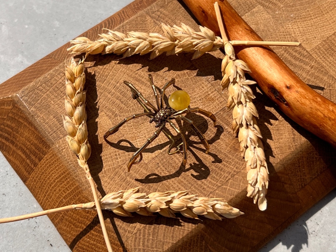 Брошь-кулон в форме паука с янтарём BR-0273, фото 2