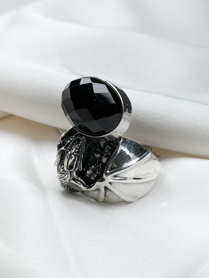 Кольцо из серебра с черным ониксом,18,5 размер  U-4073, фото 1