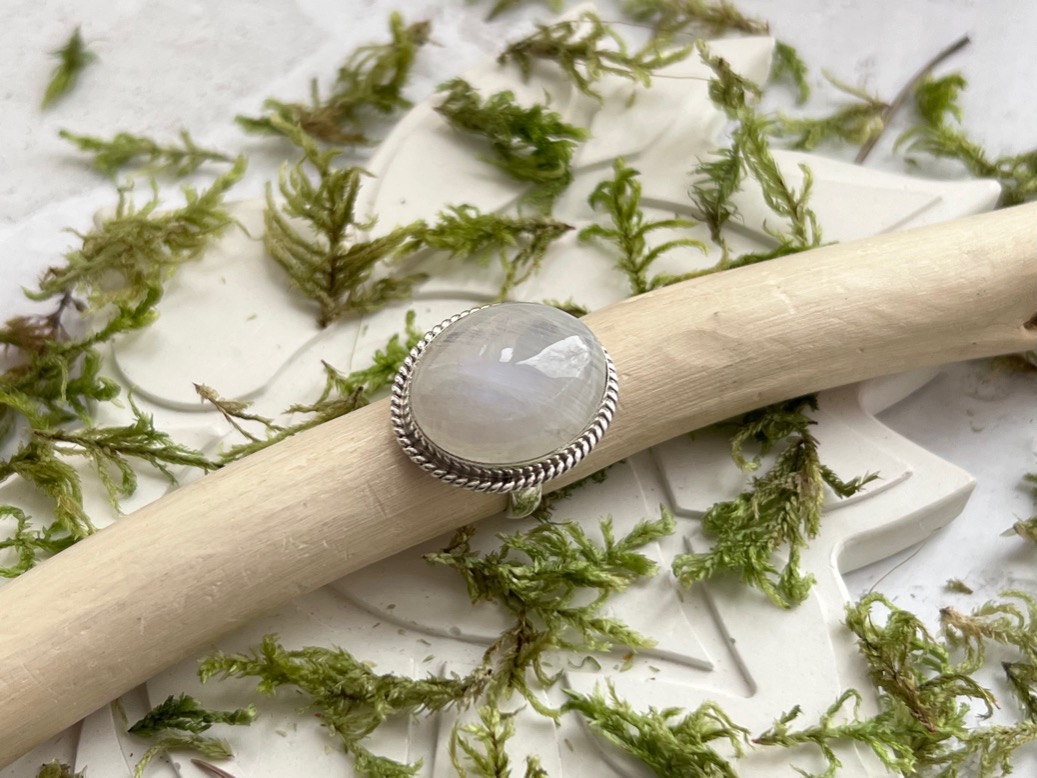 Купить Кольцо с лунным камнем, 16,5 размер от магазина В Мире Самоцветов
