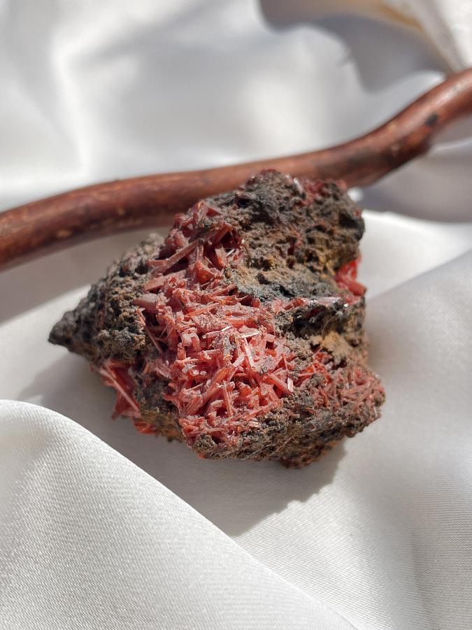 Крокоит, 4,5 х 5 х 2,5 см OBM-1577, фото 1