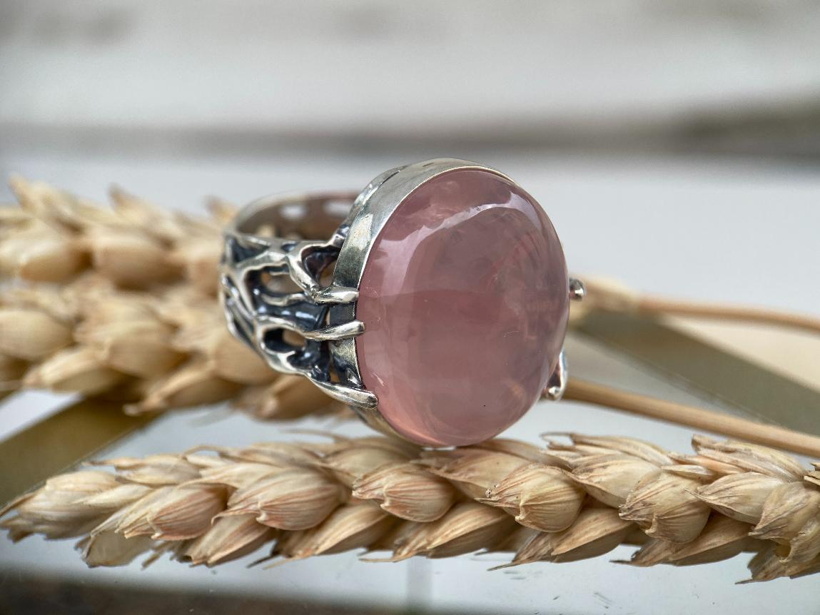 Купить Кольцо с розовым кварцем круглой формы 20,5 размер от магазина В Мире Самоцветов