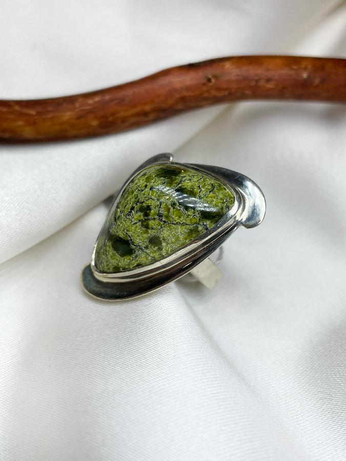 купить Кольцо из серебра с змеевиком, 16 размер  , фото 2