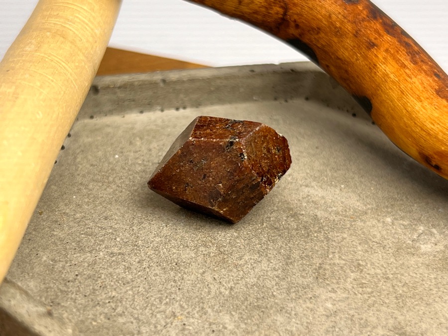 Альмандин (гранат), полировка 1,7 х 1,8 х 2,6 см POL-0343, фото 3