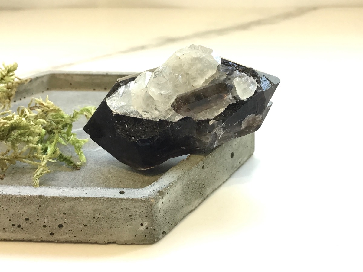 Морион, кристалл двухглавик с кальцитом 5,8 см х 2,4 см х 2,8 см KR-0020, фото 3