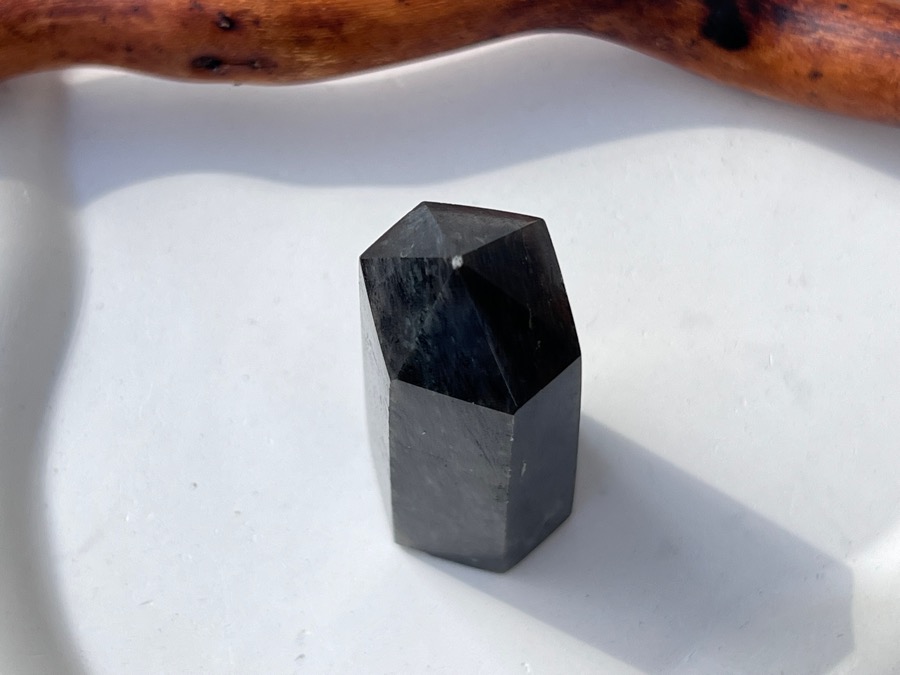 Столбик (обелиск) из нуумита (антофиллит), 2,3 х 2,8 х 6,2 см ST-0225, фото 3