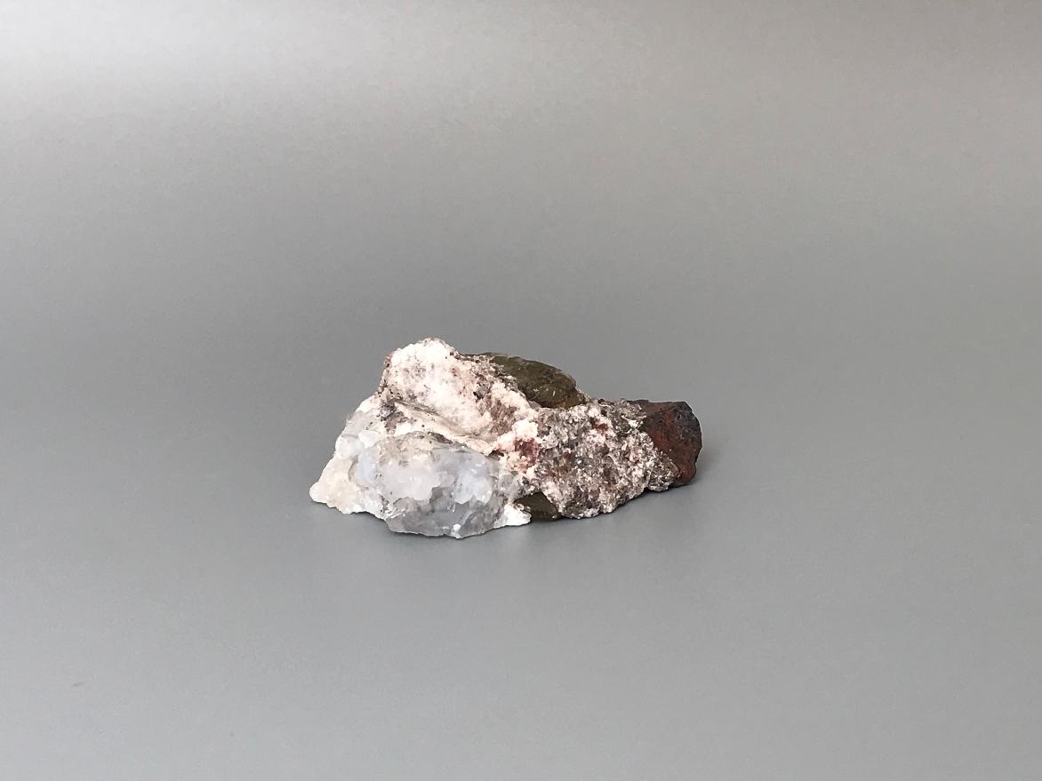 Апатит кристалла с халцедон,галенит 5,0х4,3х1,9 см OBM-0042, фото 1