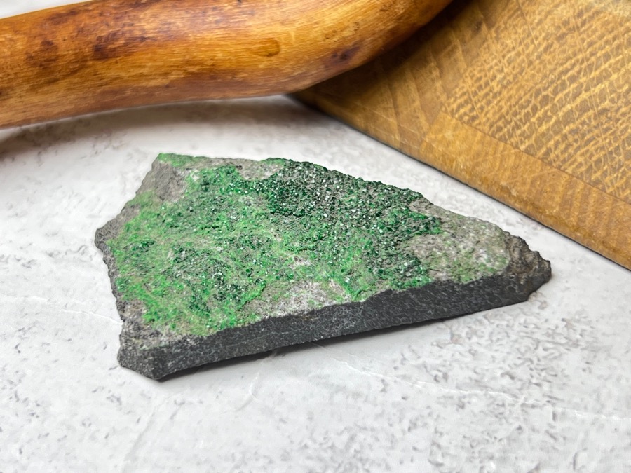 Уваровит (зелёный гранат), 1 х 3,2 х 5,5 см OBM-1423, фото 3