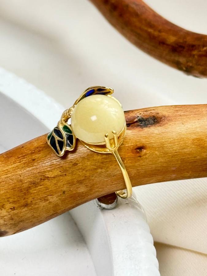 купить Кольцо из серебра с белым янтарем  , фото 1