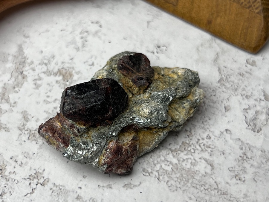 Альмандин (гранат), 2,1 х 2,9 х 4,6 см OBM-1389, фото 1