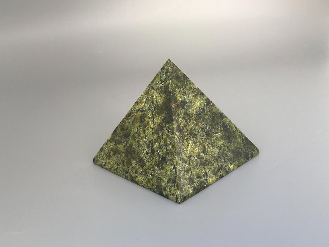 Пирамида из змеевика 5,5х6,3х6,3 см PR-0007, фото 2