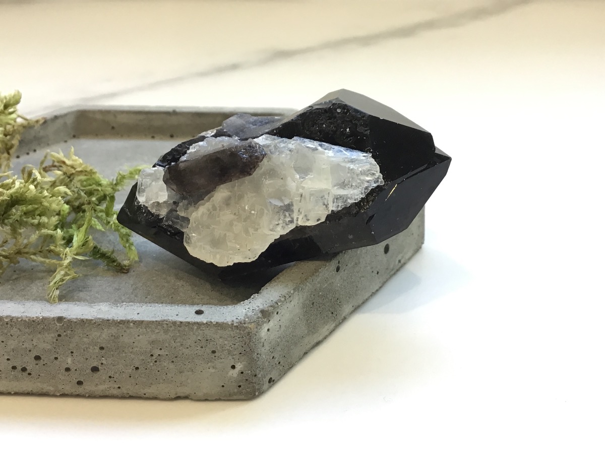 Морион, кристалл двухглавик с кальцитом 5,8 см х 2,4 см х 2,8 см KR-0020, фото 4