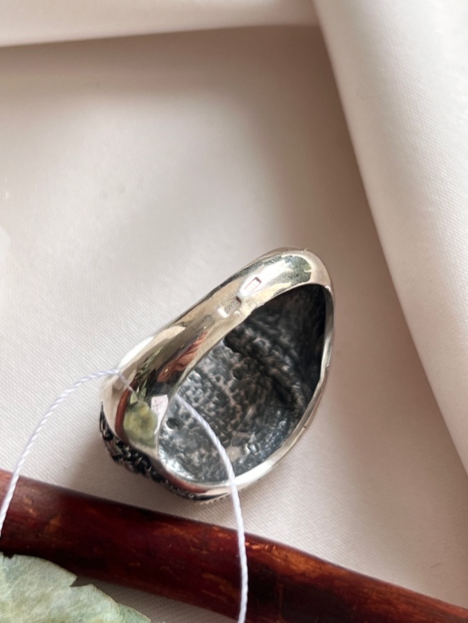 Кольцо-печатка из серебра с чёрным агатом, 22,5 размер U-1028, фото 4