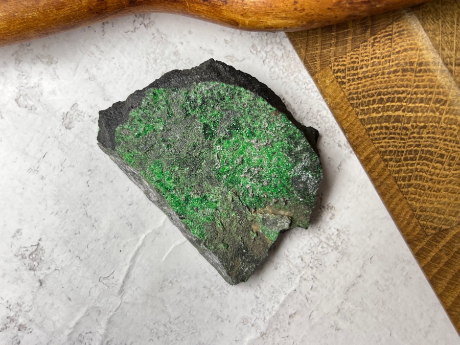 Уваровит (зелёный гранат), 1,4 х 4,1 х 5,3 см OBM-1427, фото 1