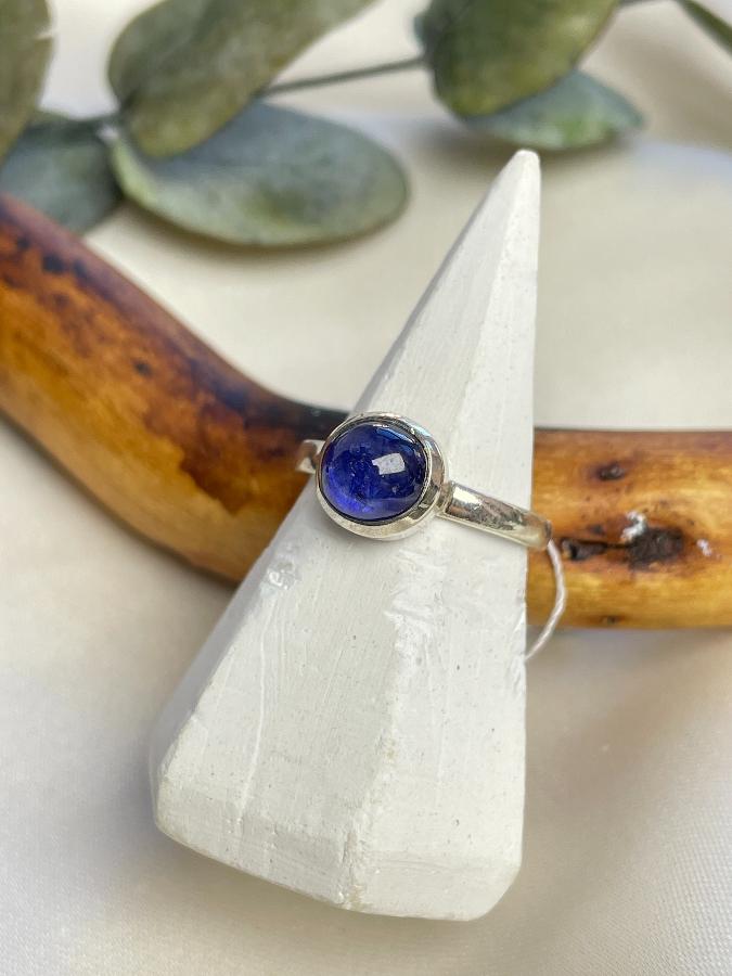 купить Кольцо из серебра с сапфиром (синий корунд), 15,5 размер , фото 4