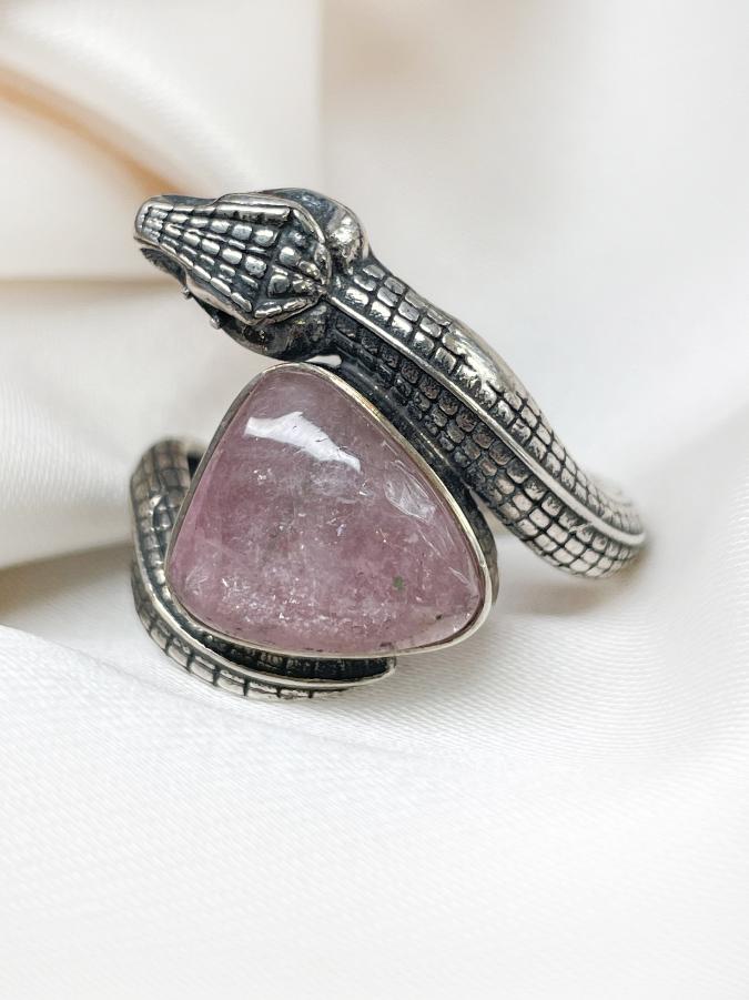 купить Кольцо из серебра с турмалином в форме змеи,15,5 размер , фото 1