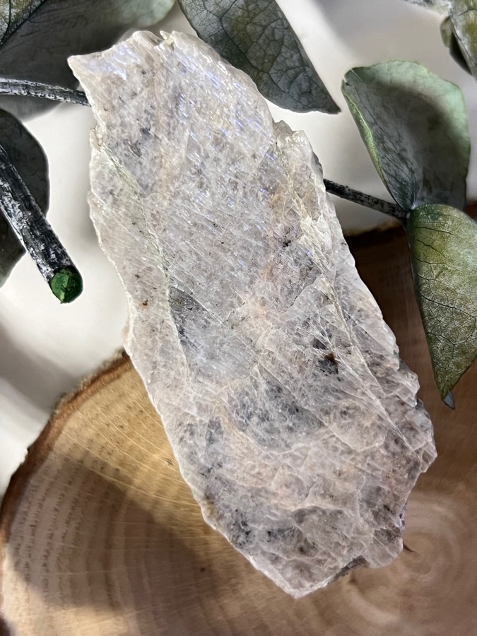 Беломорит (лунный камень), полированный срез 3,1 х 3,4 х 7,6 см SK-0134, фото 3