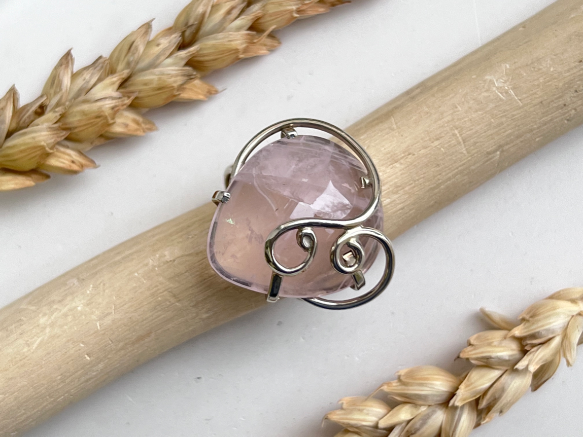 Купить Кольцо с розовым кварцем, 18,25 размер от магазина В Мире Самоцветов