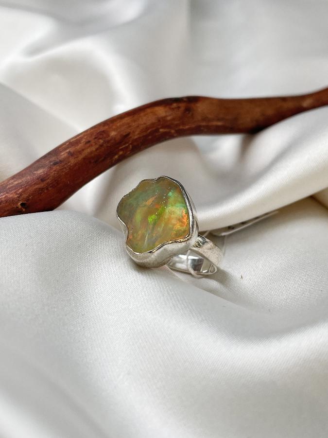 купить Кольцо из серебра с благородным опалом, 16 размер  , фото 2