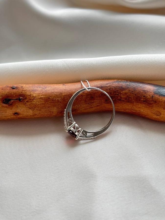 купить Кольцо из серебра с гранатом и фианитами  , фото 3