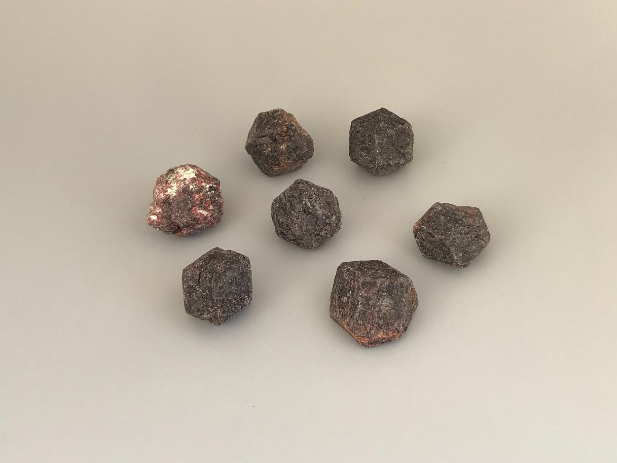 Гранат (альмандин), кристалл 2,7х2,6х2,4 см GAL-0171, фото 1