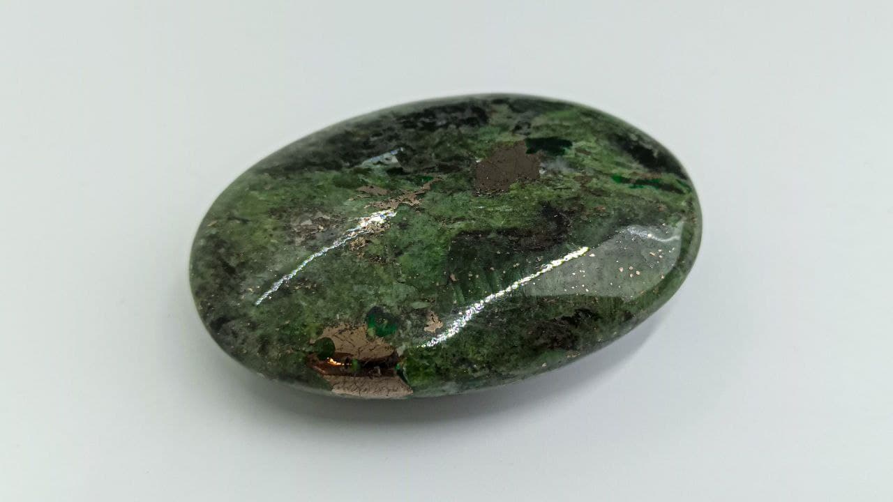 Камень антистресс  из хромдиопсида GAR-0013, фото 3
