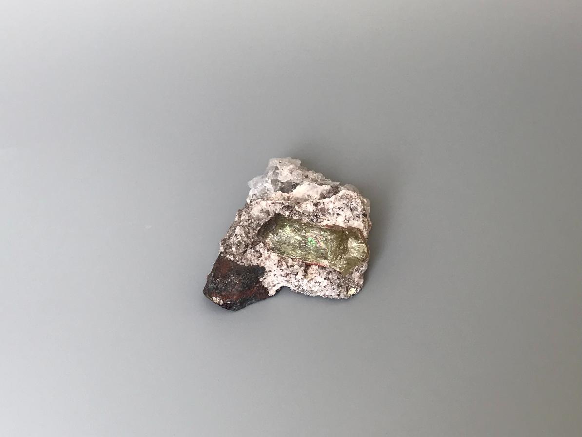 Апатит кристалла с халцедон,галенит 5,0х4,3х1,9 см OBM-0042, фото 4