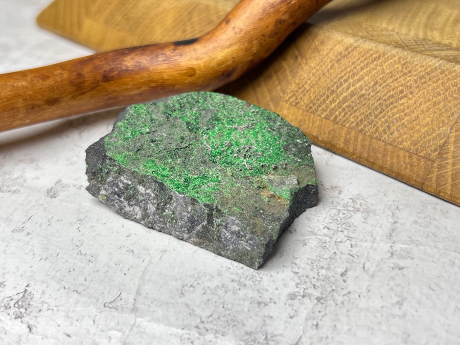 Уваровит (зелёный гранат), 1,4 х 4,1 х 5,3 см OBM-1427, фото 3