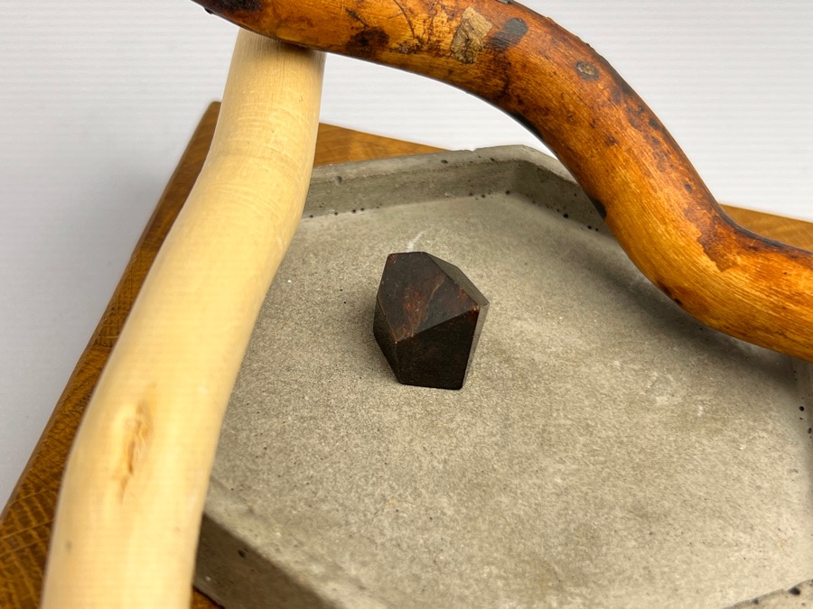 Альмандин (гранат), полировка 1,5 х 1,6 х 2,2 см POL-0348, фото 2