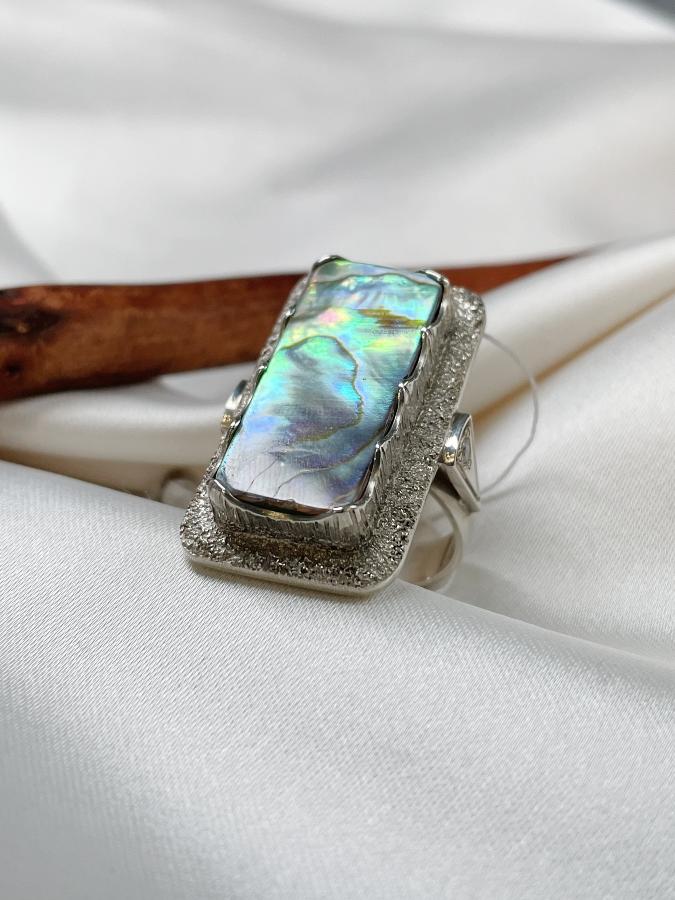 купить Кольцо из серебра с халиотисом, 18 размер  , фото 1