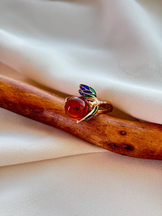 купить Кольцо из серебра с красным янтарем  , фото 1