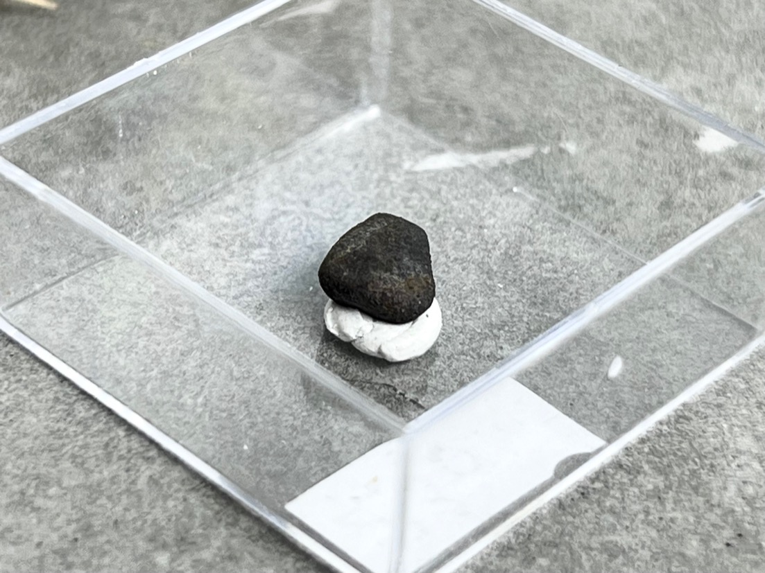 Метеорит каменный хондрит в пластиковом боксе MT-0024, фото 5