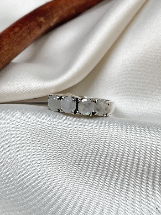 купить Кольцо из серебра с лунным камнем, 18,5 размер  , фото 1