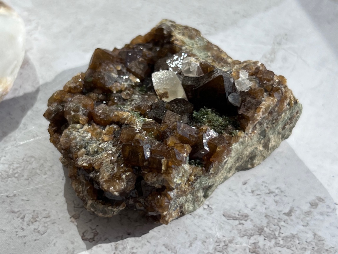 Андрадит с кальцитом 5,8 х 4,5 х 2,3 см OBM-0716, фото 3
