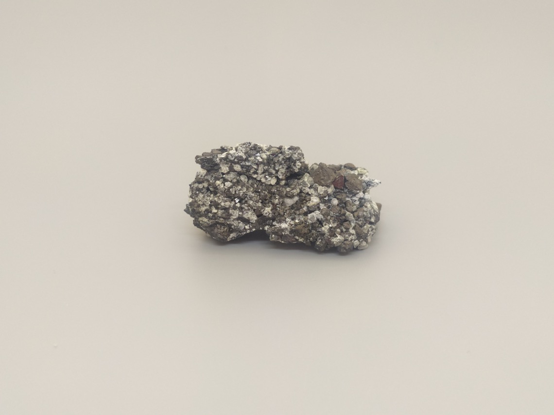 Магнетит, сросток кристаллов 2,7х3,2х5,7 см 2020063, фото 1