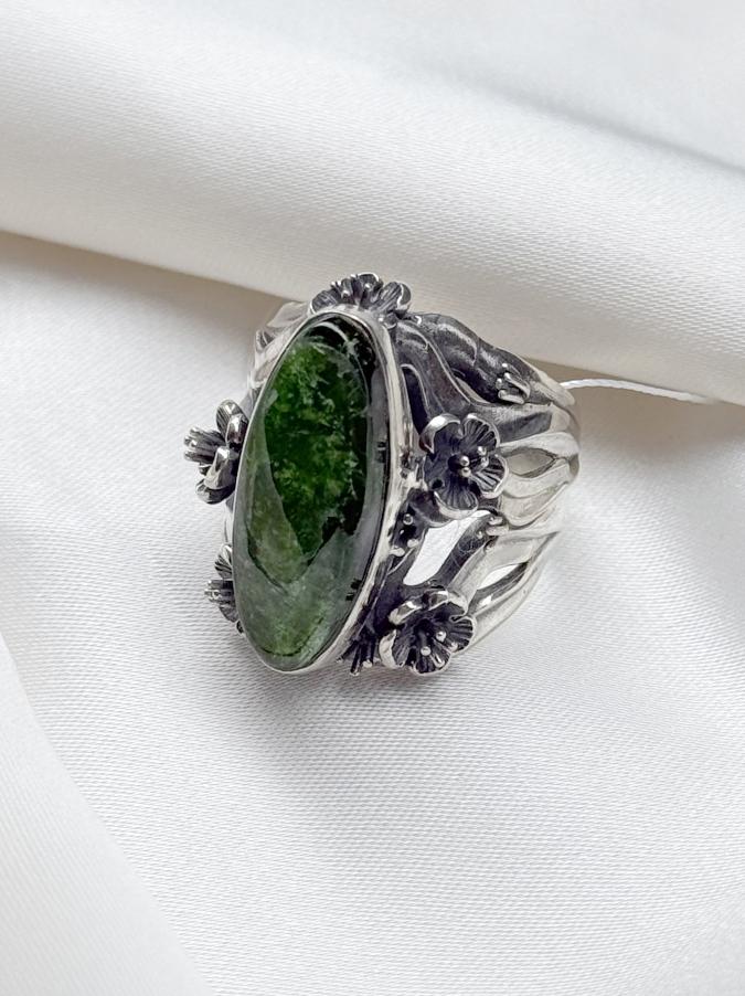 купить Кольцо из серебра с хромдиопсидом, 18 размер , фото 1