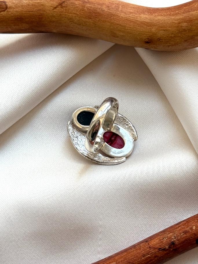купить Кольцо из серебра с кораллом и обсидианом,17 размер , фото 4
