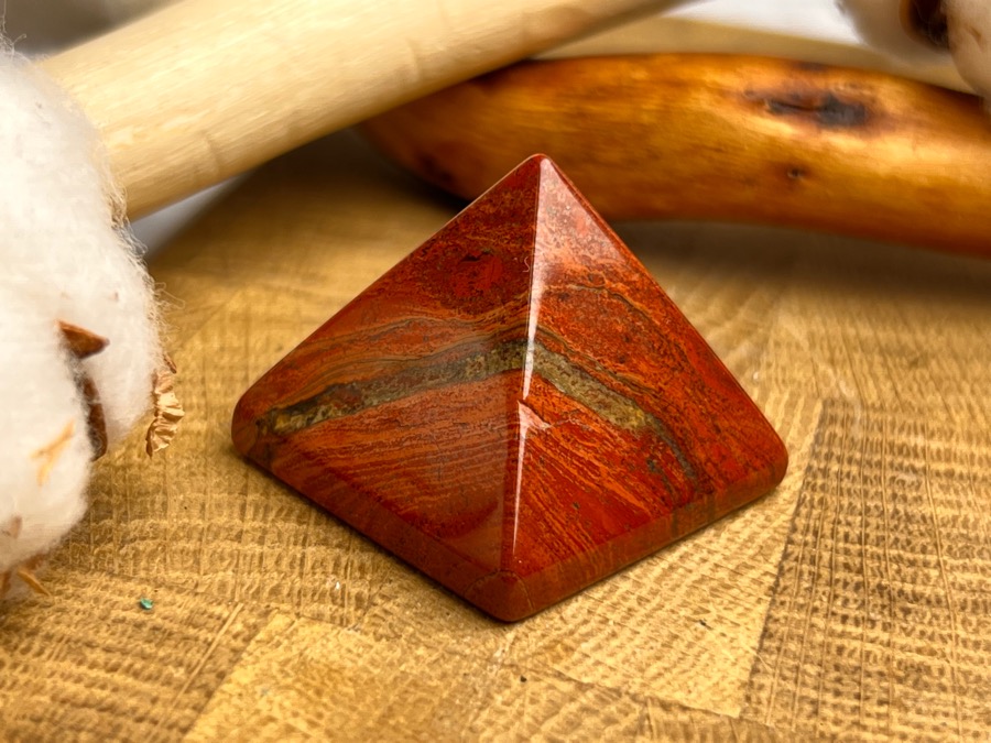 Пирамида из красной яшмы PR-0060, фото 1