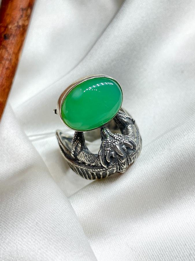 купить Кольцо из серебра с хризопразом в форме дракона, 18,5 размер  , фото 2