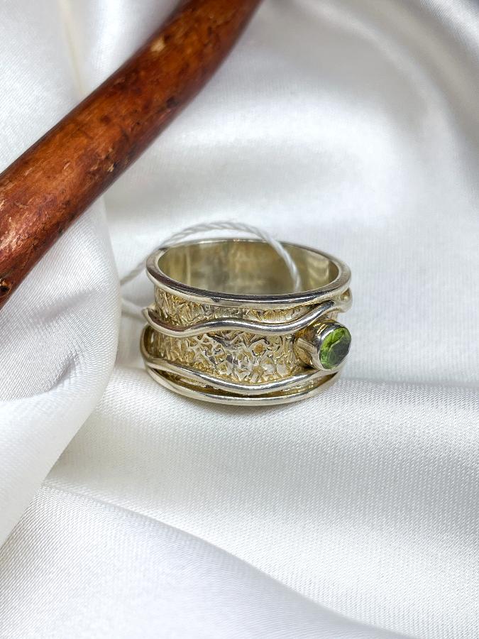 купить Кольцо из серебра с хризолитом,21 размер , фото 3