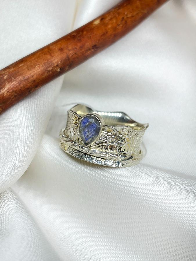 купить Кольцо из серебра с лабрадором,20 размер , фото 2