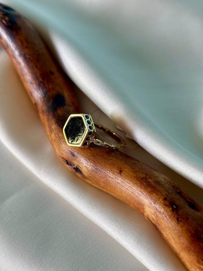 купить Кольцо из серебра с красным янтарем  , фото 1